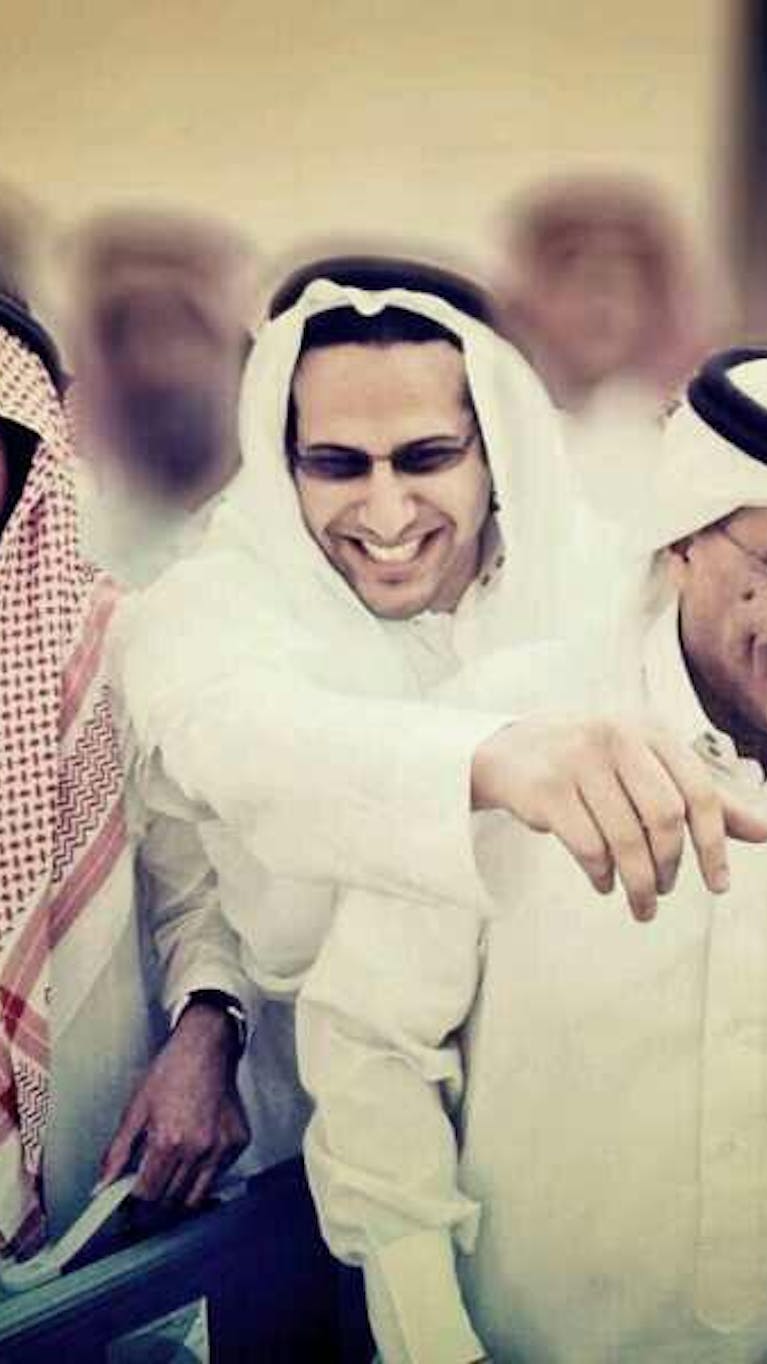 Dr. Abdullah al-Hamid en Dr. Moahmmad al-Qahtani zijn oprichters van de Saudi Civil and Political Rights Association (ACPRA). Hier met hun advocaat (midden), Waleed Abu al-Khair, die een andere mensenrechtenverdediger is. Alle 11 oprichtende leden zitten momenteel gevangen.