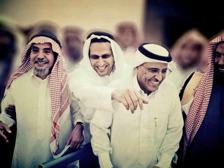 Dr. Abdullah al-Hamid en Dr. Moahmmad al-Qahtani zijn oprichters van de Saudi Civil and Political Rights Association (ACPRA). Hier met hun advocaat (midden), Waleed Abu al-Khair, die een andere mensenrechtenverdediger is. Alle 11 oprichtende leden zitten momenteel gevangen.