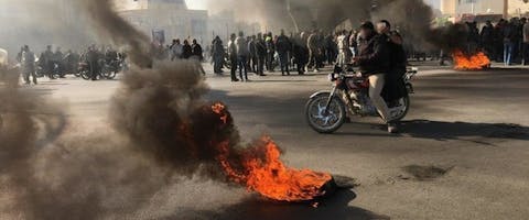 In november 2019 protesteren Iraniërs tegen de stijging van de benzineprijzen. © Privé foto