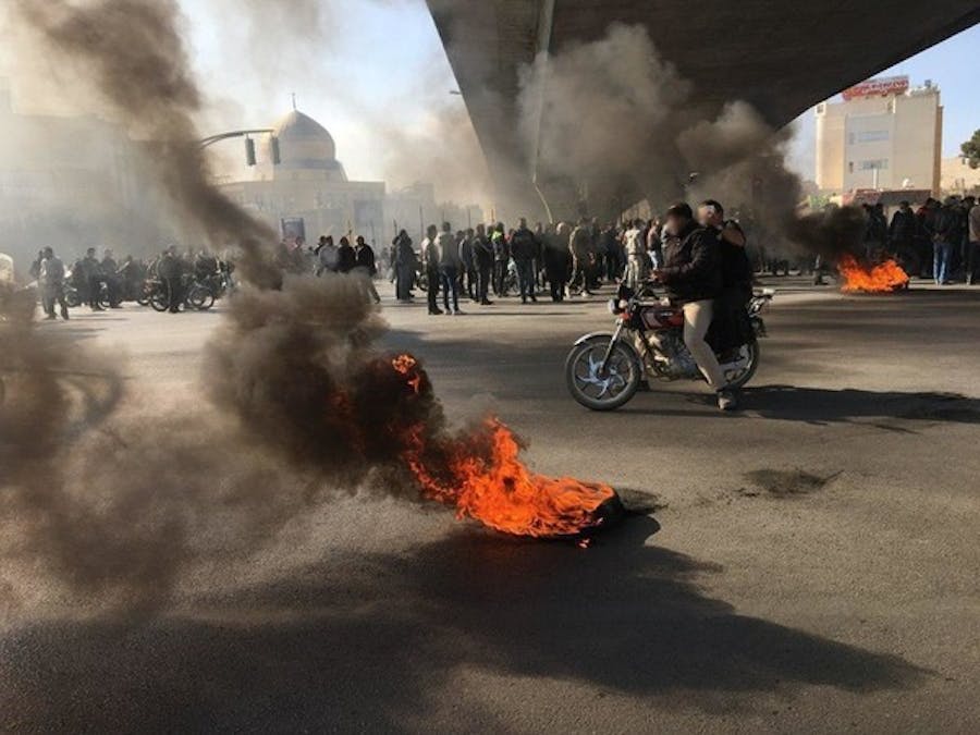 In november 2019 protesteren Iraniërs tegen de stijging van de benzineprijzen. © Privé foto