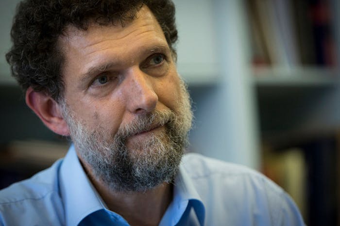 Op 25 april 2022 is Osman Kavala tot een levenslange gevangenisstraf veroordeeld naar verluid vanwege ‘een poging om met geweld de regering af te zetten’.