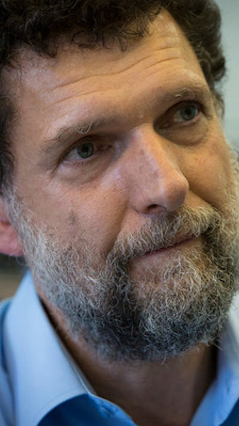 Op 25 april 2022 is Osman Kavala tot een levenslange gevangenisstraf veroordeeld naar verluid vanwege ‘een poging om met geweld de regering af te zetten’.