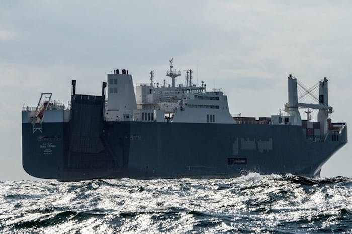 Vrachtschip Bahri Yanbu in 2019 in de buurt van de Franse |haven Le Havre. Het schip vervoert wapens die door Saudi-Arabië ingezet worden in de oorlog in Jemen