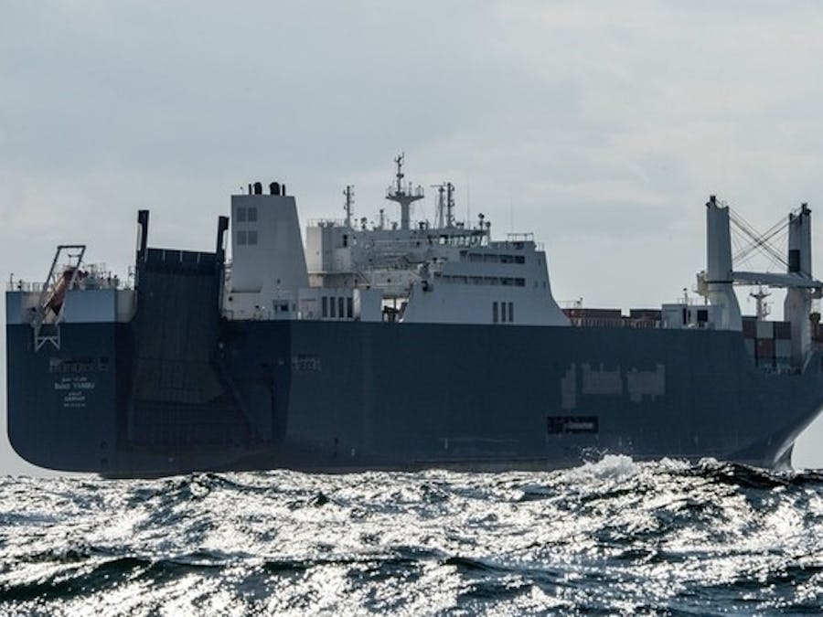 Vrachtschip Bahri Yanbu in 2019 in de buurt van de Franse |haven Le Havre. Het schip vervoert wapens die door Saudi-Arabië ingezet worden in de oorlog in Jemen