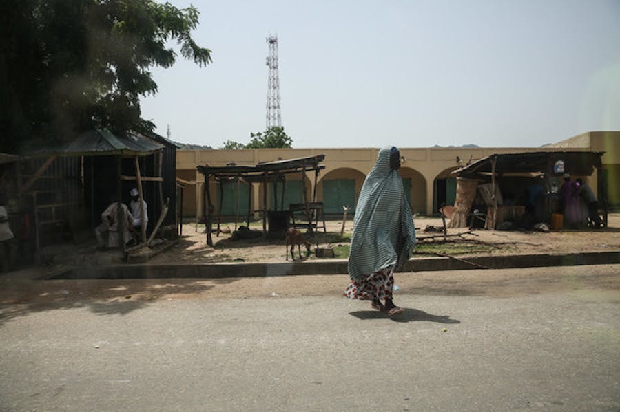 Het Nigeriaanse leger heeft hele dorpen verbrand als antwoord op het toenemend aantal aanvallen van de gewapende groepering Boko Haram.