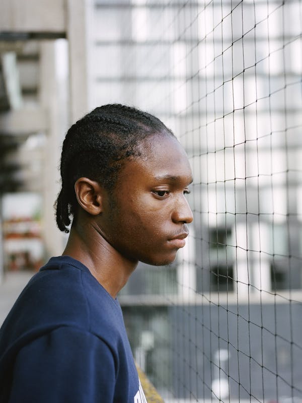 Drillrap - Demetri Addison is ontsnapt aan het geweld in zijn buurt. Hij is jeugdwerker, studeert criminologie en sprak met het parlement over de problemen in zijn buurt.