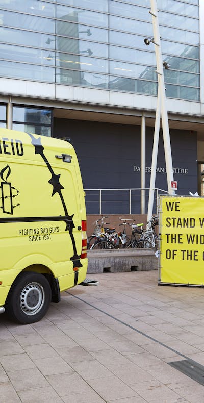 Amnesty ondersteunt vier Nigeriaanse weduwen die in Den Haag een rechtszaak aanspanden tegen Shell voor ,edeplichtigheid aan de executie van hun echtgenoten: de Ogoni Nine, 12 februari 2019.