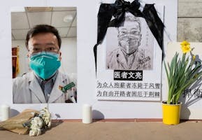 Toen de Chinese arts en klokkenluider Li Wenliang aan het coronavirus overleed, werd op tragische wijze duidelijk hoe de Chinese overheid het delen van cruciale informatie tegenhoudt en zo het recht op vrije meningsuiting onderdrukt.
