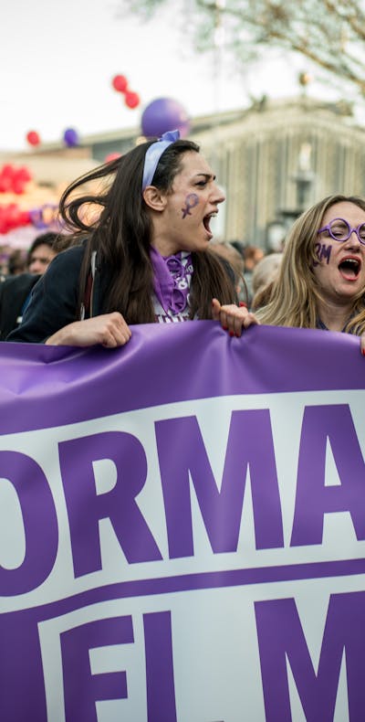 Vrouwen demonstreren voor vrouwenrechten in Madrid