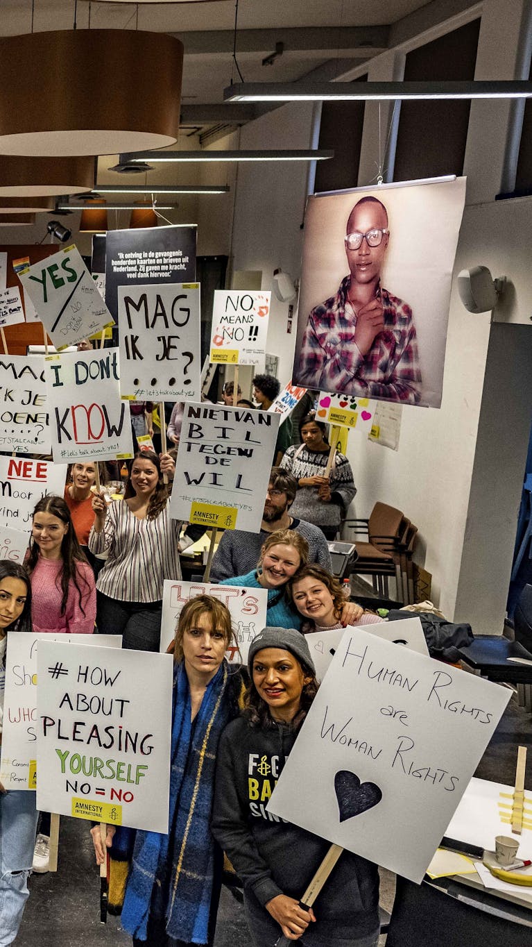 Actievoerders voor de campagne Let's talk about yes om de verkrachtingswet aan te passen.
