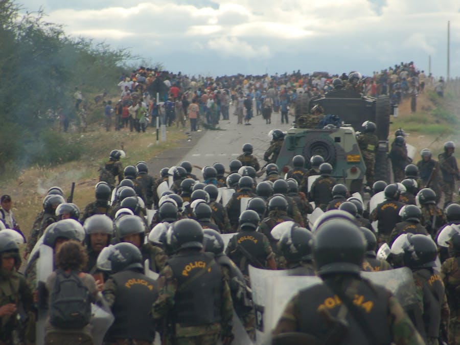 Politie grijpt in tijdens demonstratie in Bagua, Peru