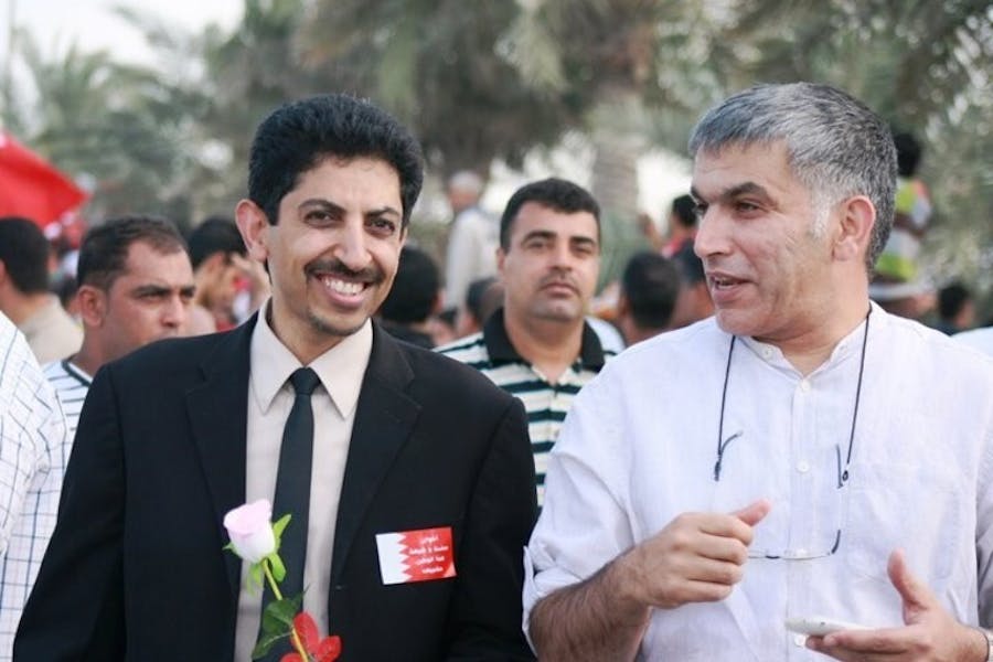 In Bahrein dreigt Abdulhadi Al-Khawaja (links) blind te worden omdat hij geen medische zorg krijgt. De mensenrechtenverdediger zit al 11 jaar ten onrechte gevangen.