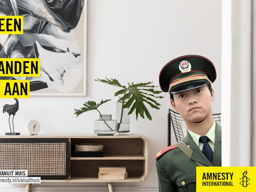 Amnesty ontwikkelde drie prikkelende achtergrondbeelden om aandacht te vragen voor de mensenrechten.