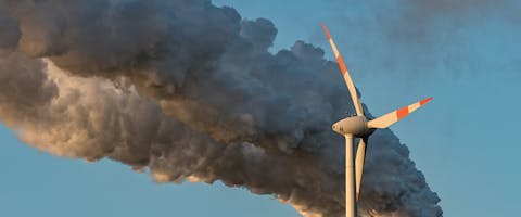 Zowel staten als bedrijven moeten maatregelen nemen om de klimaatverandering tegen te gaan Zowel staten als bedrijven moeten maatregelen nemen om de klimaatverandering tegen te gaan