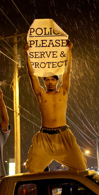 Demonstranten in Ferguson, VS, na de dood van Michael Brown, 2014