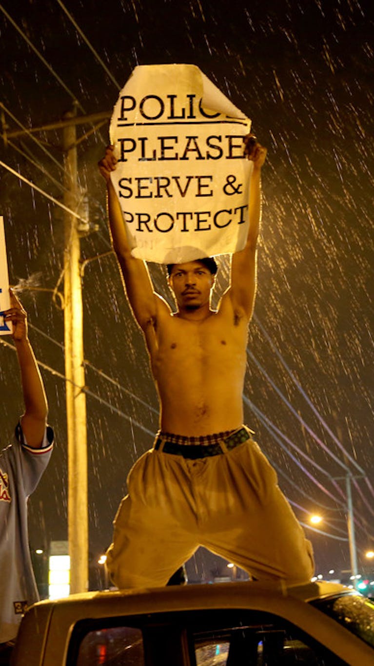 Demonstranten in Ferguson, VS, na de dood van Michael Brown, 2014