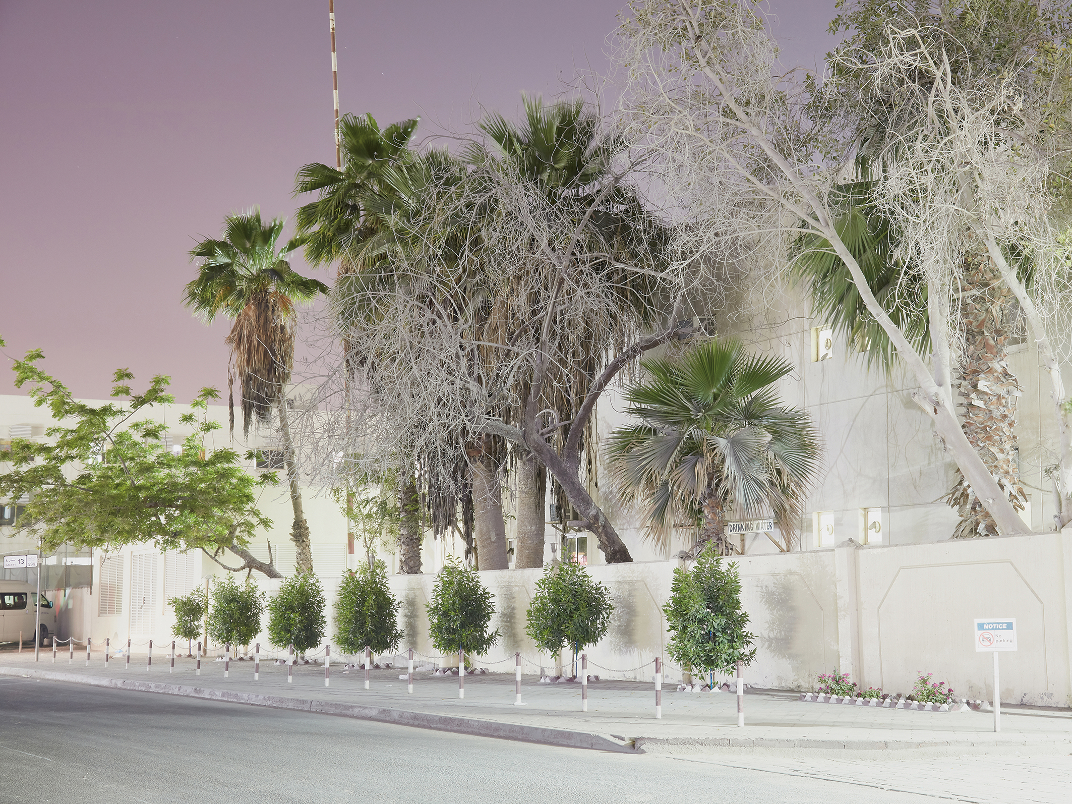 Een van de werkkampen in Dubai van buitenaf.