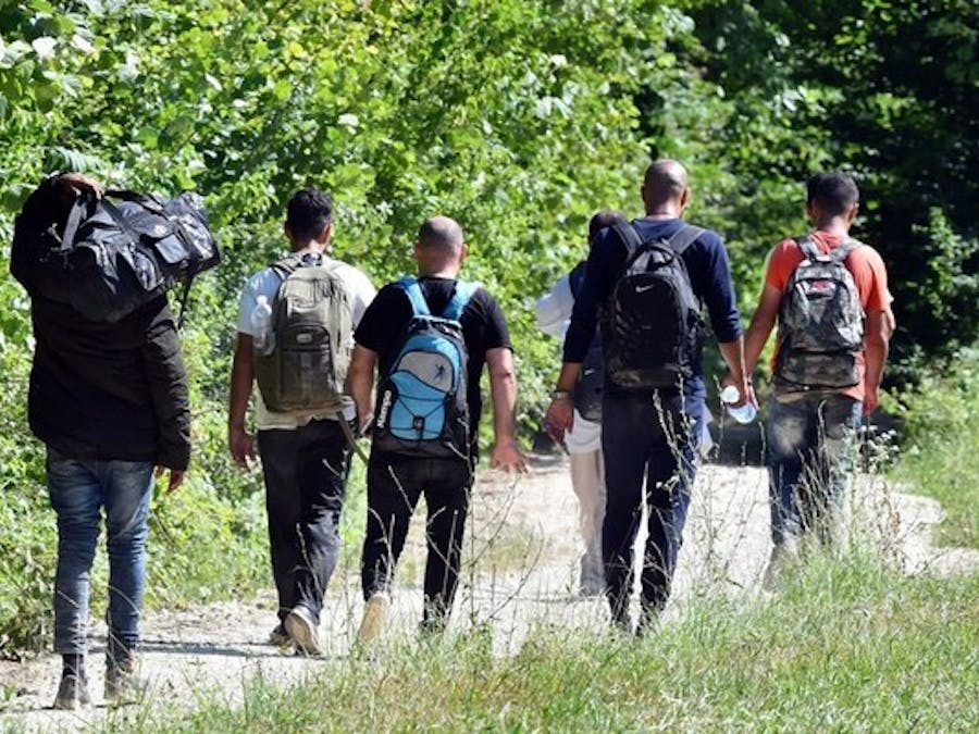 Migranten bij de grens tussen Kroatië en Bosnië