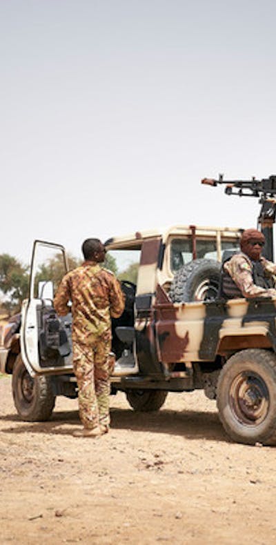 Malinese soldaten op patrouille, februari 2018