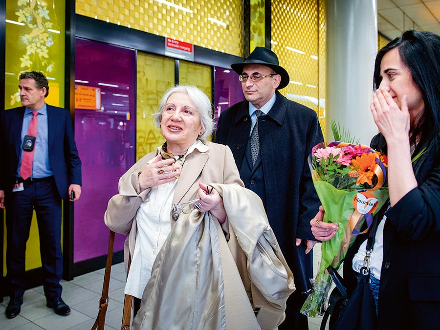 Leyla en Arif Yunus landen half april op Schiphol. Rechts: dochter Dinara.