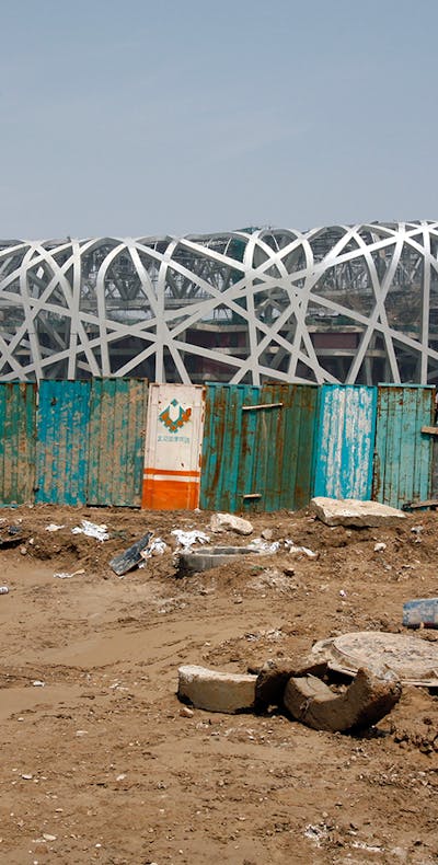 Een Olympisch Stadion in Beijing, ook wel ‘het vogelnest’ genaamd, in aanbouw