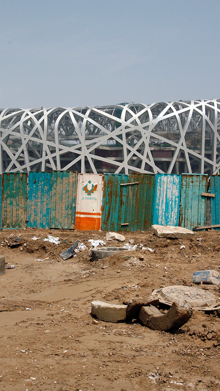 Een Olympisch Stadion in Beijing, ook wel ‘het vogelnest’ genaamd, in aanbouw