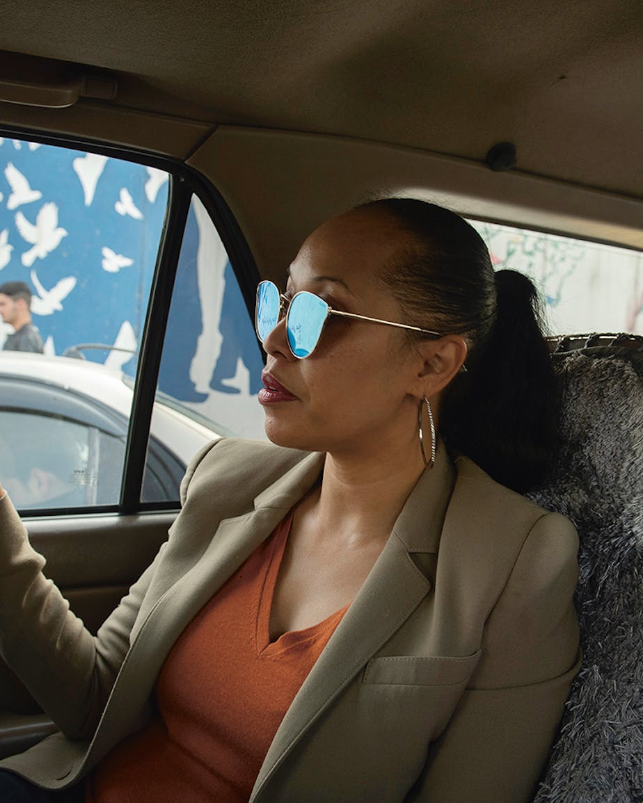 Advocaat Kimberley Motley, vorig jaar maart, op weg naar een cliënt in Afghanistan.