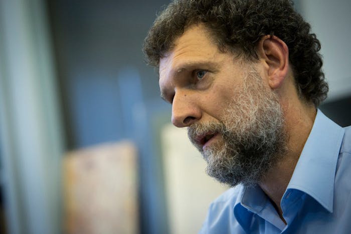 In Turkije is filantroop Osman Kavala opnieuw aangeklaagd, deze keer vanwege 'spionage'