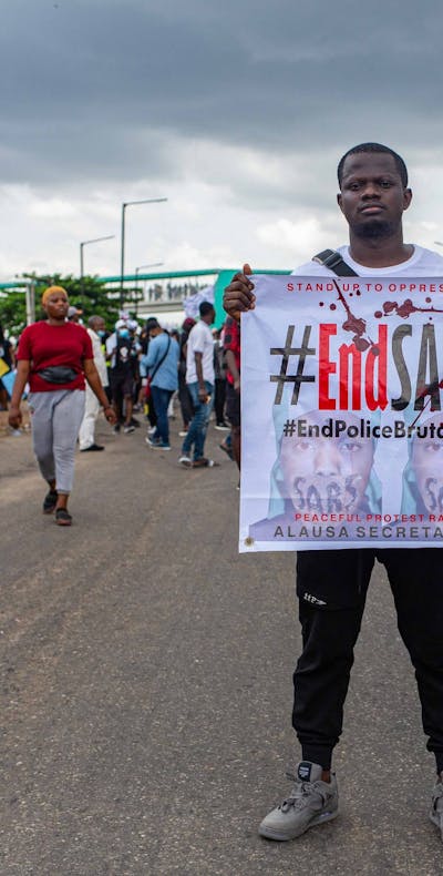 Demonstrant tegen de politie-eenheid SARS in Nigeria, 13 oktober 2020