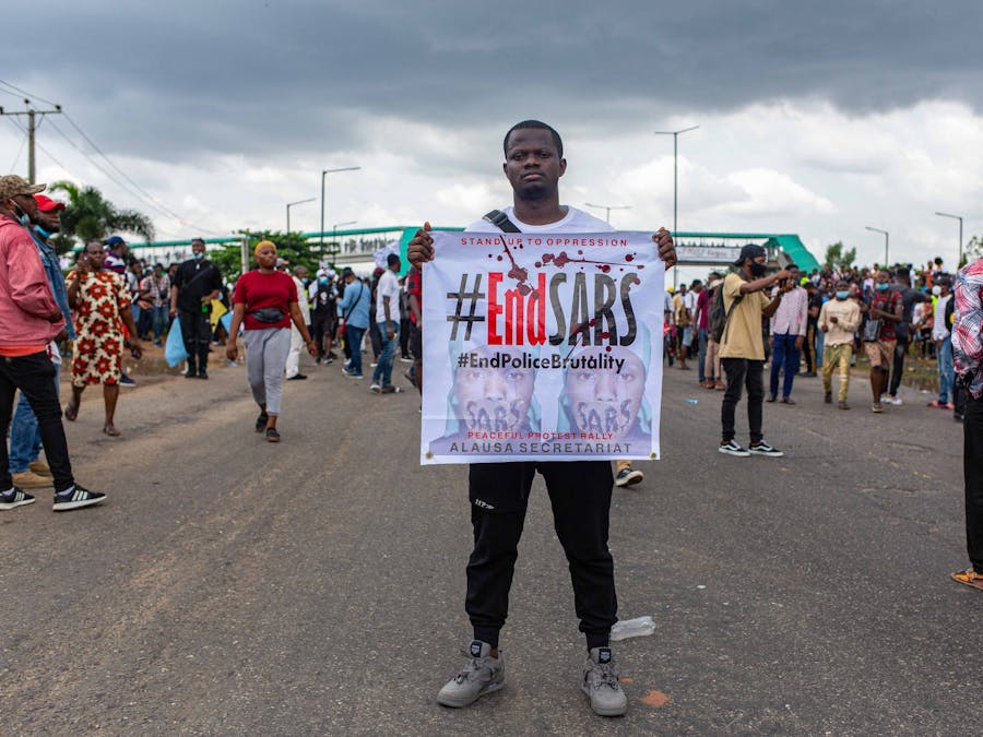 Demonstrant tegen de politie-eenheid SARS in Nigeria, 13 oktober 2020