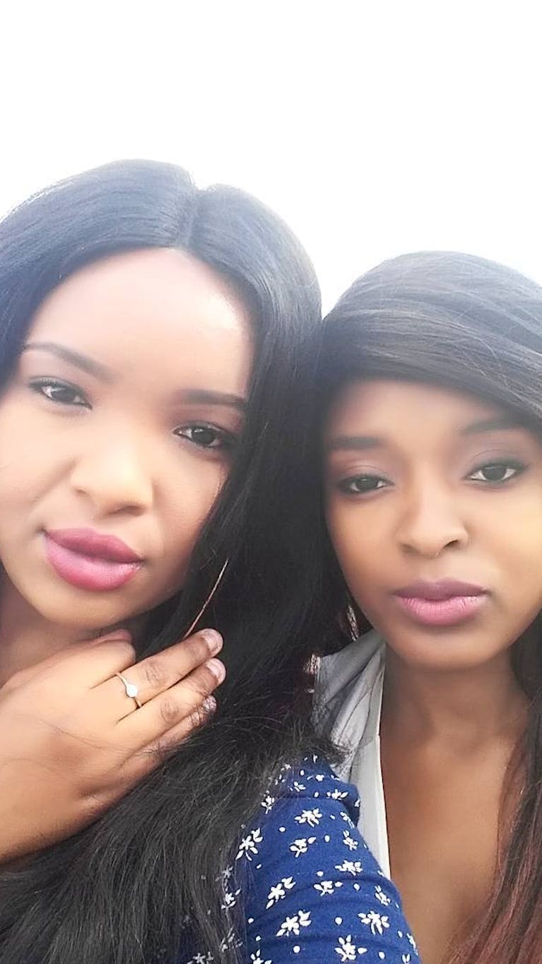 Popi Qwabe en Bongeka Phungula uit Zuid-Afrika werden het slachtoffer van femicide. Ze werden vermoord en waarschijnlijk verkracht. De daders gingen vrijuit.