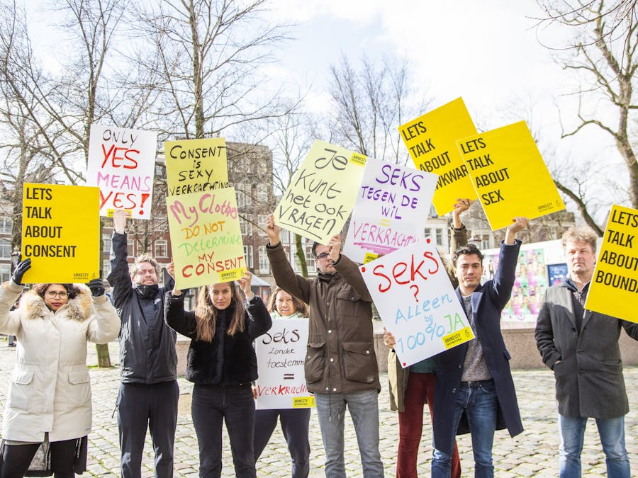 Medewerkers van Amnesty voeren campagne voor aanpassing van de verkrachtingswet