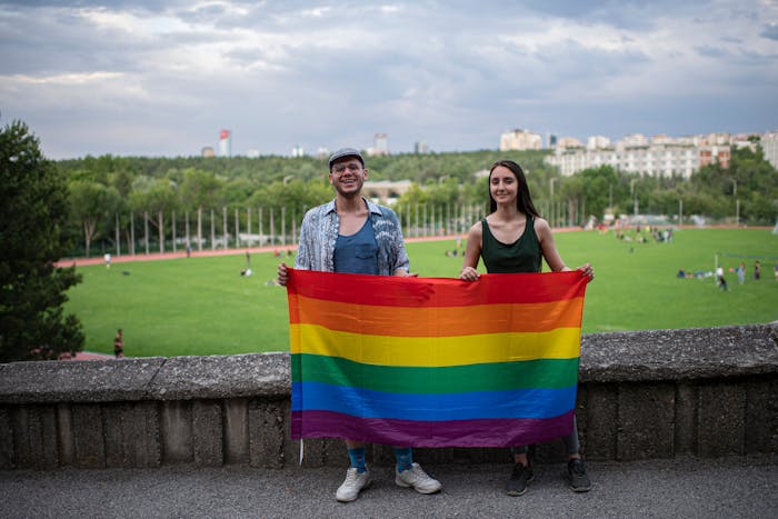 De Turkse biologiestudenten Melike Balkan en Özgür Gür verdedigden de rechten van lesbiennes, homo- en biseksuelen, transgender en intersekse mensen (lhbti).