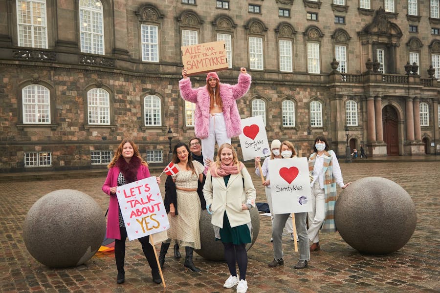 Ook in Denemarken is een wet aangenomen waardoor seks zonder instemming als verkrachting wordt bestraft