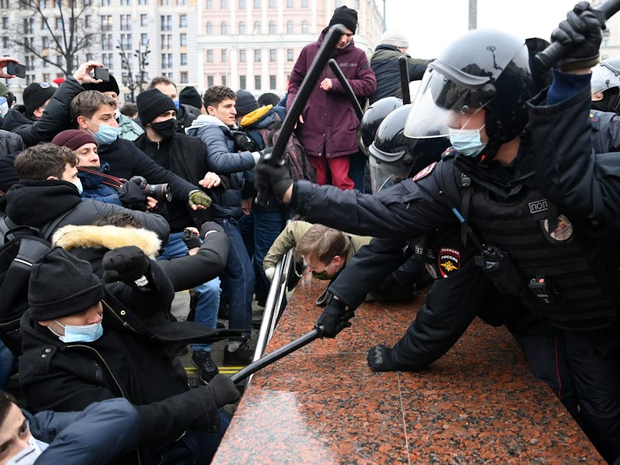De oproerpolitie trad op 23 januari 2021 keihard op tegen vreedzame arrestanten die de vrijlating van oppositieleider Navalny eisten