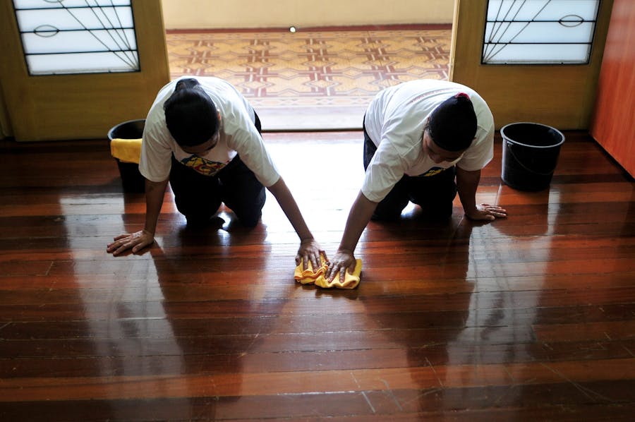 Vrouwen in de Filipijnse hoofdstad Manila volgen een training voor huishoudelijk werk in het Midden-Oosten.