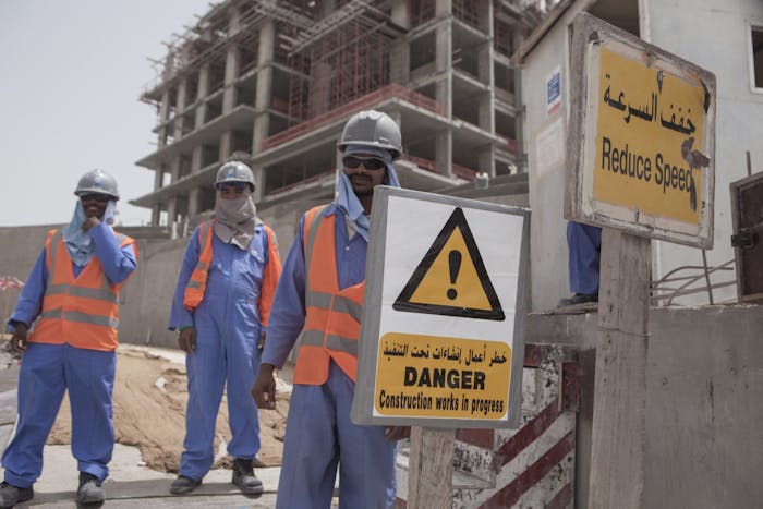 Arbeidsmigranten op The Pearl, een reeks artificiële eilanden ten noorden van de Qatarese hoofdstad Doha, met luxe appartementen, villa's, restaurants en winkels.