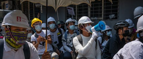 Demonstranten in Yangon, Myanmar, 28 februari