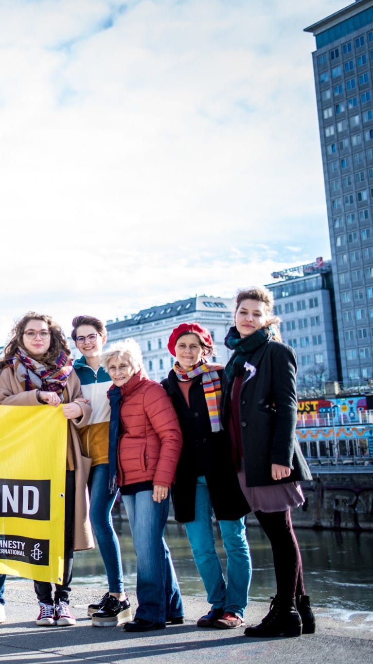 Solidariteitsactie van Amnesty Oostenrijk met Poolse vrouwen.