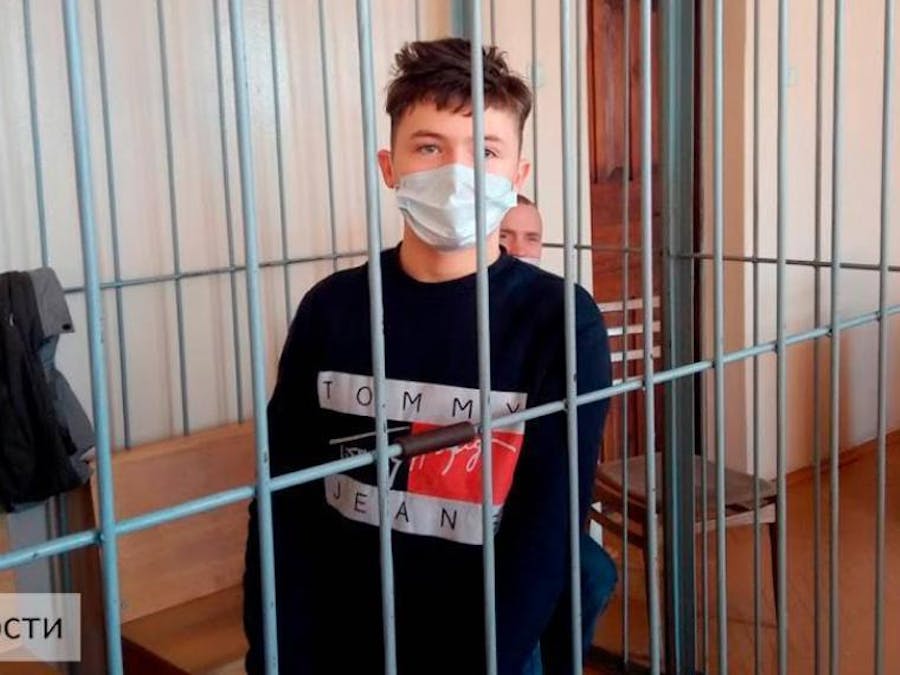 De 17-jarige Mikita Zalatarou uit Belarus werd veroordeeld tot 5 jaar in een tuchtkolonie in een proces dat was ontsierd werd door tal van onregelmatigheden.