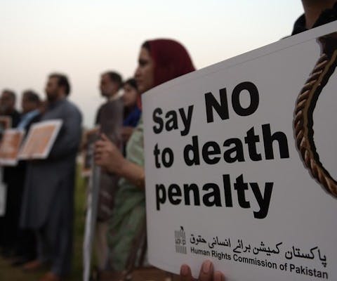 Activisten van de Human Rights Commission of Pakistan (HRCP) op de International Day Against the Death Penalty in Islamabad, Pakistan, 2015
