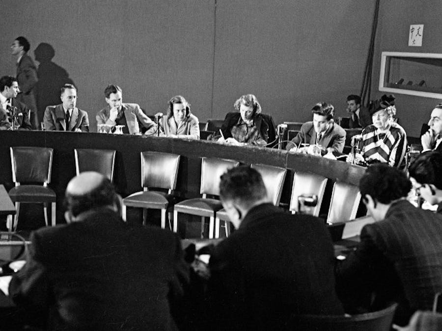De persconferentie na het aannemen van de Universele Verklaring van de Rechten van de Mens (Parijs, 1948)