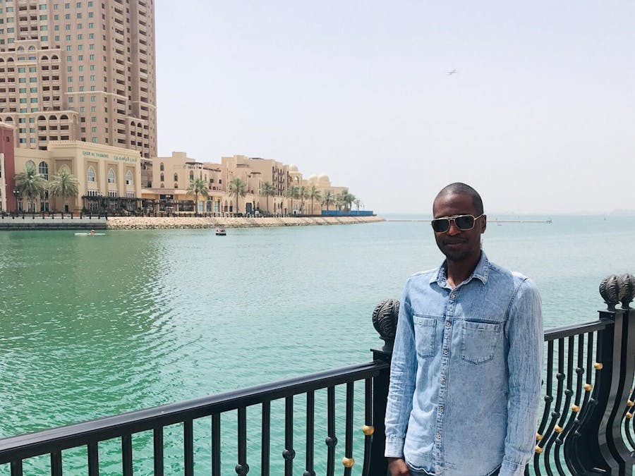 In Qatar wordt de Keniaanse arbeidsrechtenactivist Malcolm Bidali in eenzame opsluiting vastgehouden