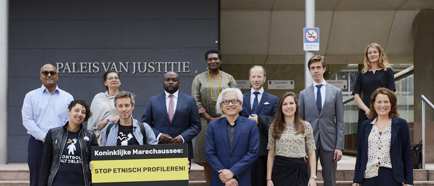 Coalitie voor de rechtbank in Den Haag in zaak van etnisch profileren door de Koninklijke Marechaussee