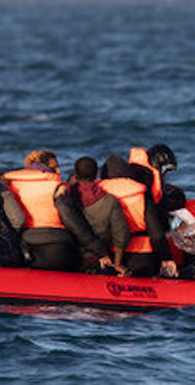 Migranten op boot in het Kanaal, bij Dover, september 2020