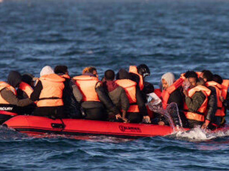 Migranten op boot in het Kanaal, bij Dover, september 2020