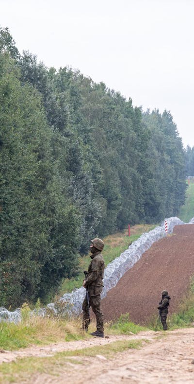 Vluchtelingen zijn gestrand aan de Pools-Belarussische grens