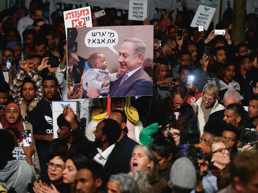 ‘Wie zal jouw papa eens gaan deporteren?’ Demonstratie in Tel Aviv begin 2018 tegen het beleid van de Israëlische regering om Afrikaanse asielzoekers uit te zetten naar Rwanda.