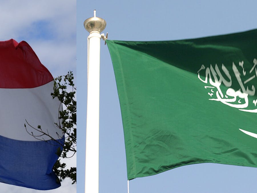 Vlaggen van Nederland en Saudi-Arabië