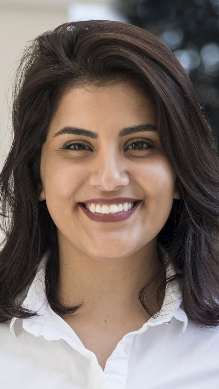 Precies een week nadat het rijverbod voor vrouwen was opgeheven, werd vrouwenrechtenactiviste Loujain al-Hathloul gearresteerd.